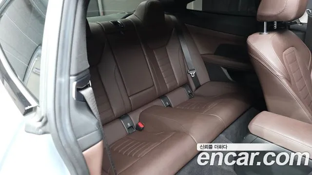 BMW 4-Series 2023 thumb 11