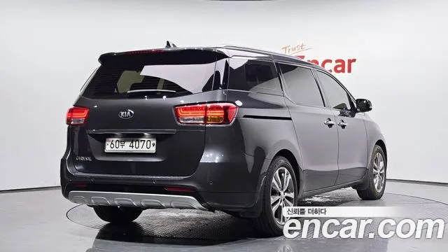Kia Carnival 2017 thumb 2