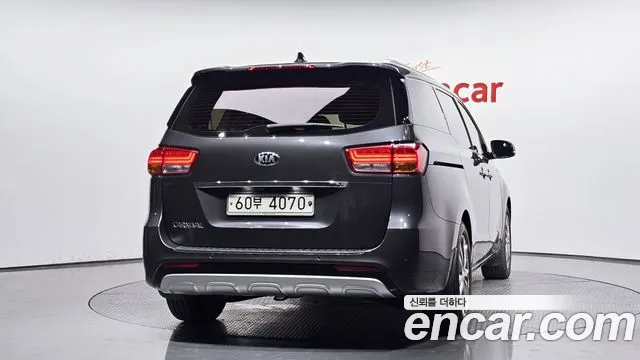 Kia Carnival 2017 thumb 4
