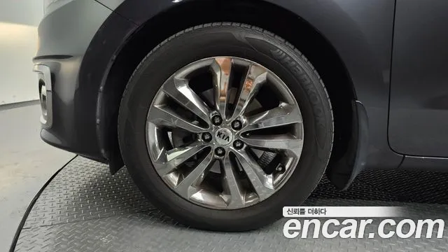 Kia Carnival 2017 thumb 5