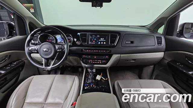 Kia Carnival 2017 thumb 7