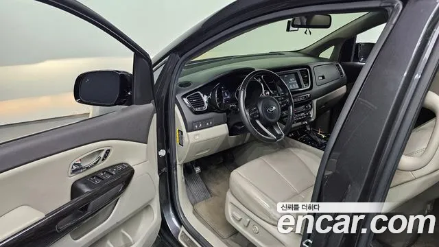 Kia Carnival 2017 thumb 10