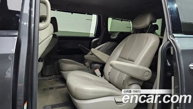 Kia Carnival 2017 thumb 11