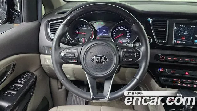 Kia Carnival 2017 thumb 12