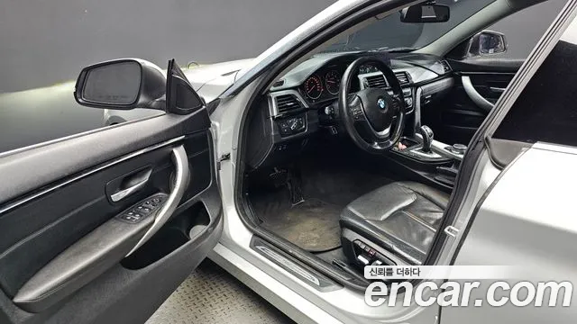BMW 4-Series 2018 thumb 10