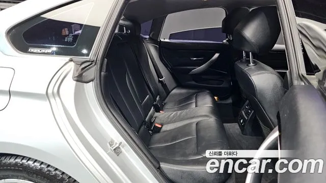 BMW 4-Series 2018 thumb 11