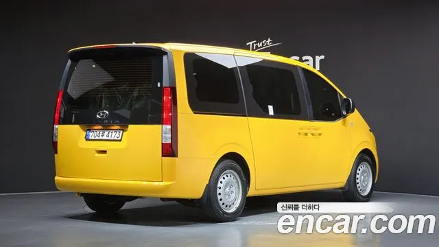 Hyundai Staria 2022 thumb 2