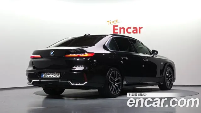 BMW 7-Series 2023 thumb 2