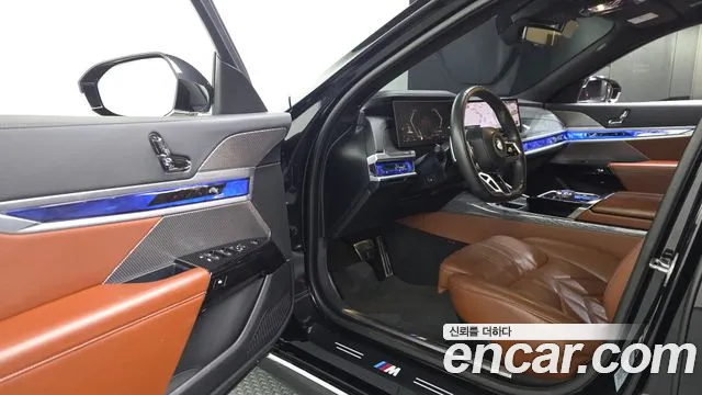 BMW 7-Series 2023 thumb 10