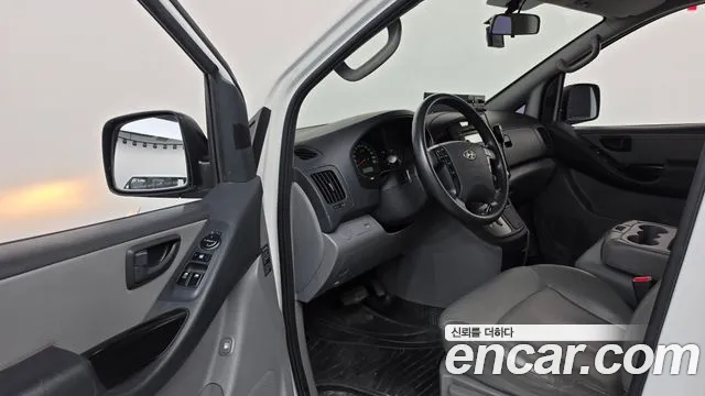 Hyundai Starex 2012 thumb 10