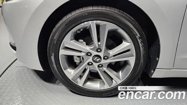 Hyundai Avante 2017 thumb 5