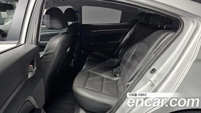Hyundai Avante 2017 thumb 12