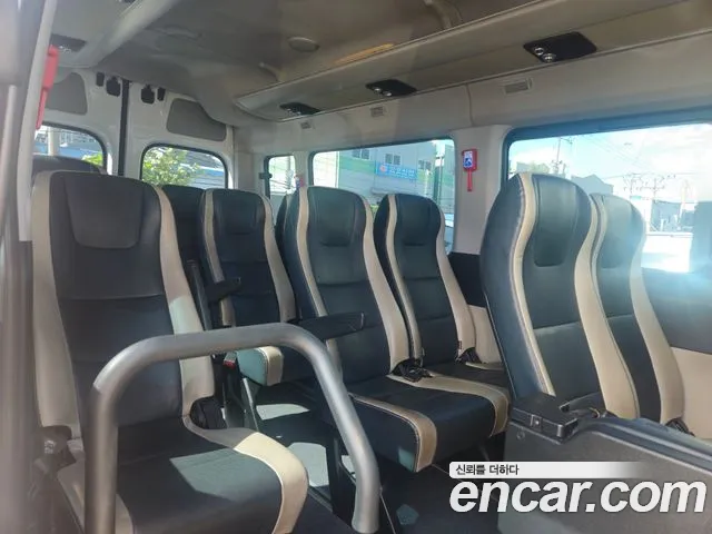 Hyundai Staria 2022 thumb 9