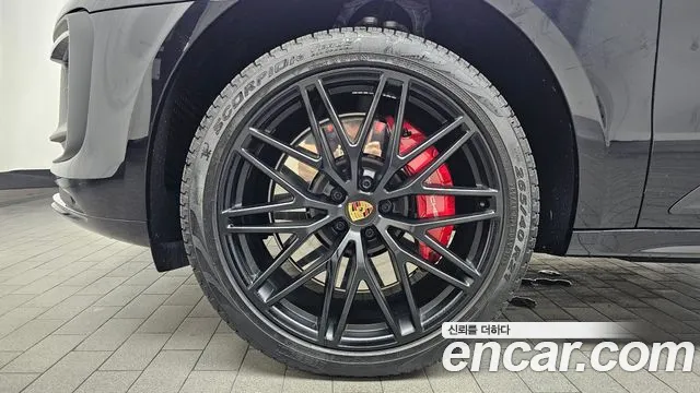 Porsche Macan 2023 thumb 5