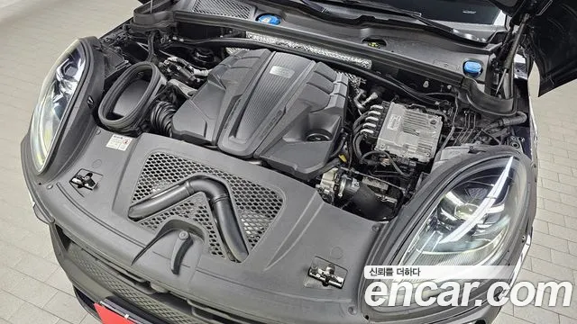 Porsche Macan 2023 thumb 6