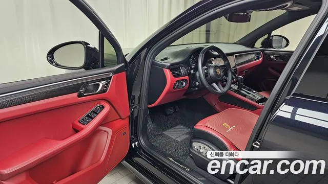 Porsche Macan 2023 thumb 10