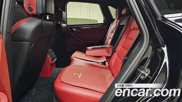 Porsche Macan 2023 thumb 12