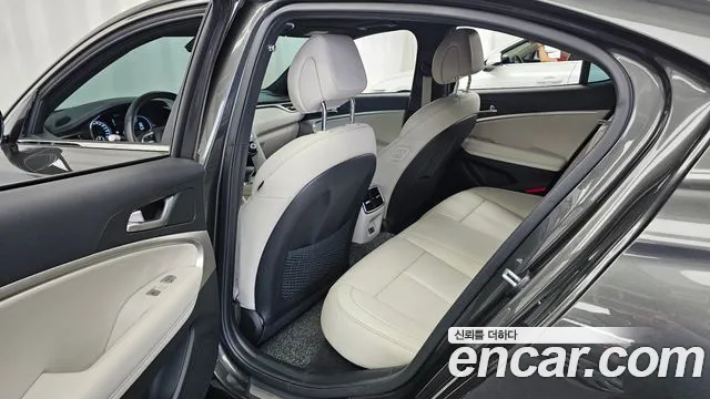 Genesis G70 2024 thumb 11