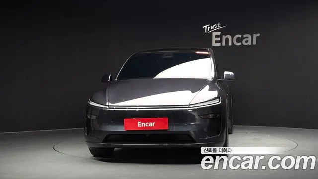 Tesla Model Y 2026 thumb 2