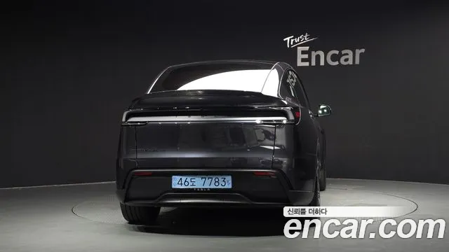 Tesla Model Y 2026 thumb 3