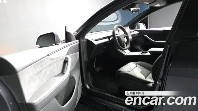 Tesla Model Y 2026 thumb 9