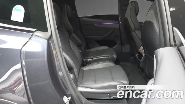 Tesla Model Y 2026 thumb 11