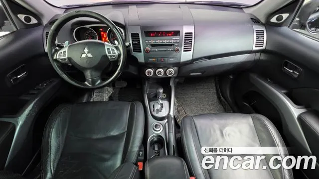 Mitsubishi Outlander 2009 thumb 7