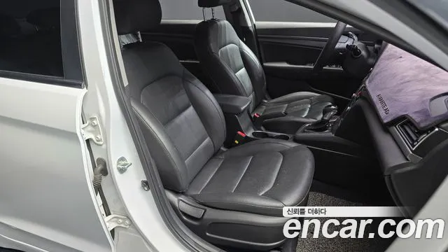 Hyundai Avante 2017 thumb 12