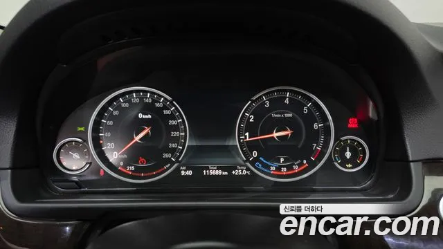 BMW 5-Series 2013 thumb 8