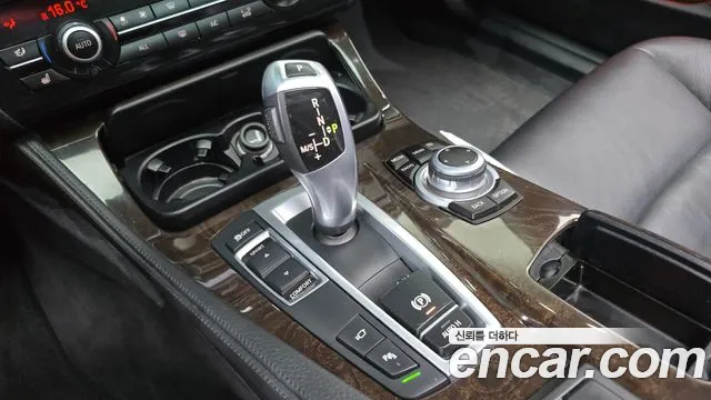 BMW 5-Series 2013 thumb 9