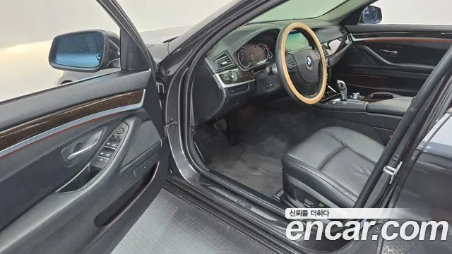 BMW 5-Series 2013 thumb 10