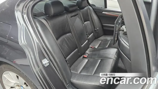 BMW 5-Series 2013 thumb 11