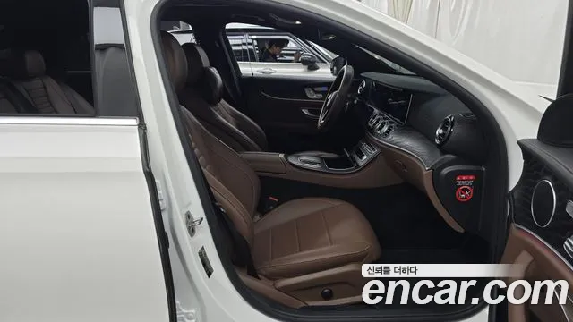 Mercedes-Benz E-Класс 2023 thumb 11