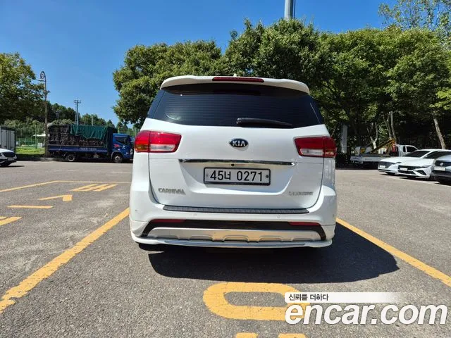 Kia Carnival 2016 thumb 4