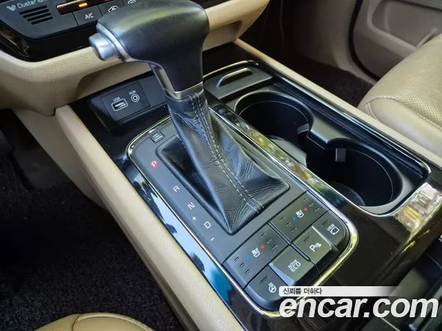 Kia Carnival 2016 thumb 9