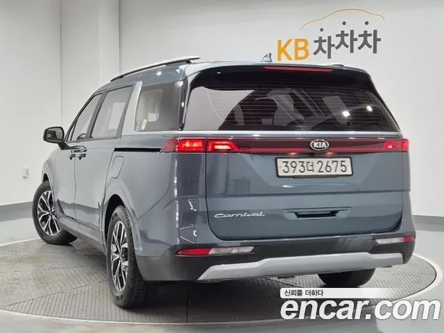 Kia Carnival 2021 thumb 2
