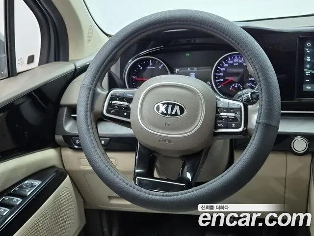 Kia Carnival 2021 thumb 6