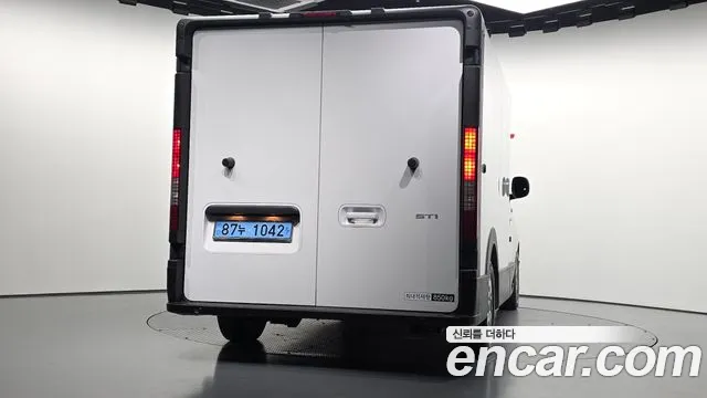 Hyundai Staria 2025 thumb 4