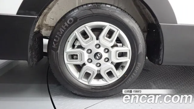 Hyundai Staria 2025 thumb 5