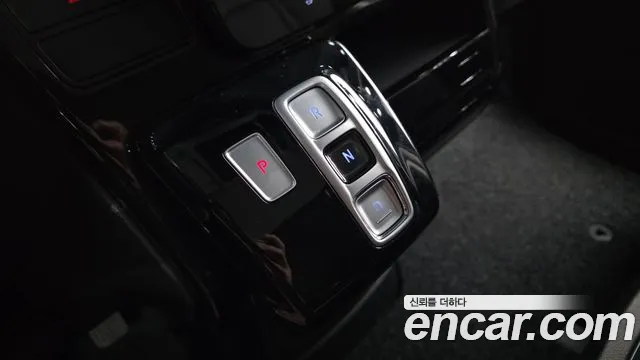 Hyundai Staria 2025 thumb 9