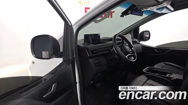 Hyundai Staria 2025 thumb 10