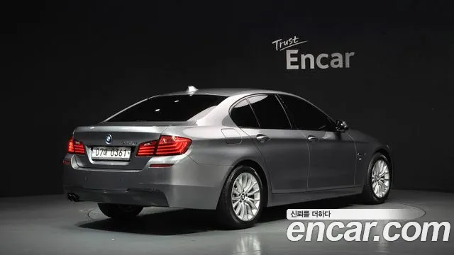 BMW 5-Series 2015 thumb 2