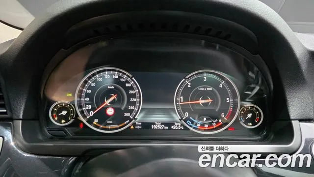 BMW 5-Series 2015 thumb 8