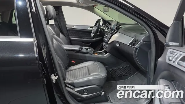 Mercedes-Benz GLE 2017 thumb 10