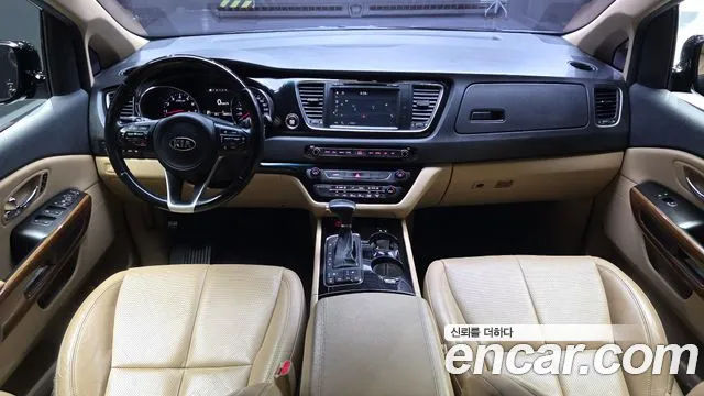 Kia Carnival 2016 thumb 7