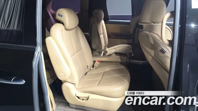 Kia Carnival 2016 thumb 11