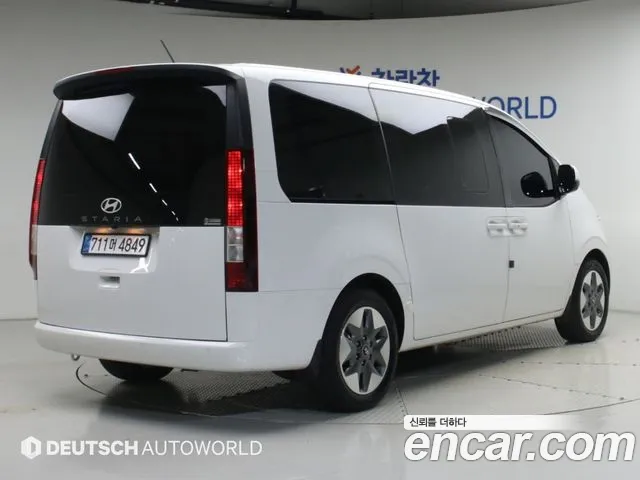 Hyundai Staria 2025 thumb 2