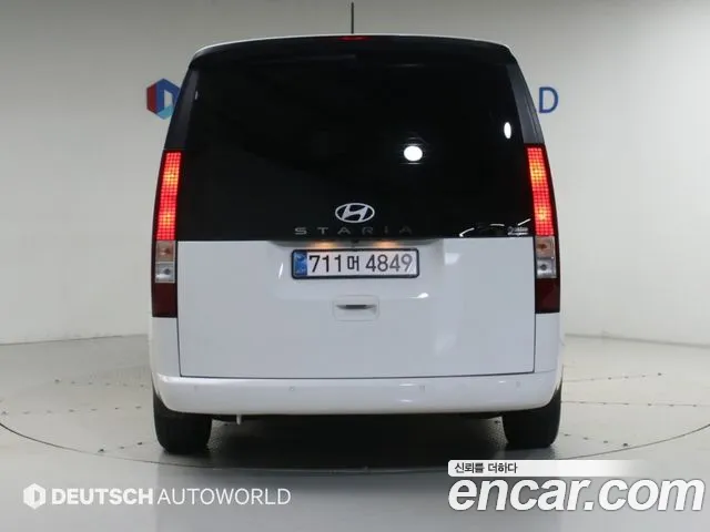 Hyundai Staria 2025 thumb 4