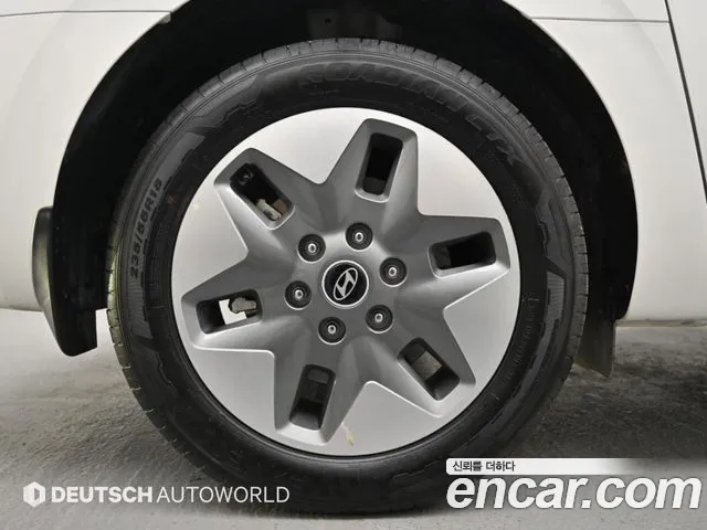 Hyundai Staria 2025 thumb 5