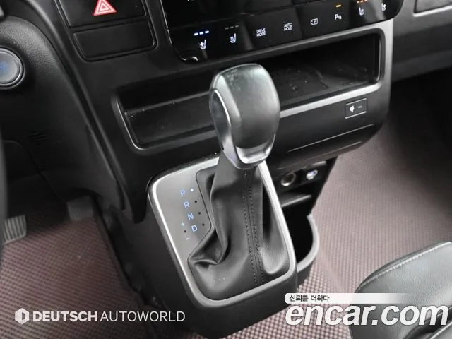 Hyundai Staria 2025 thumb 9
